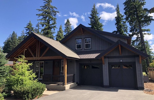 Cle Elum House | August weekend specials! Golf Course home with hot tub and fire pit!