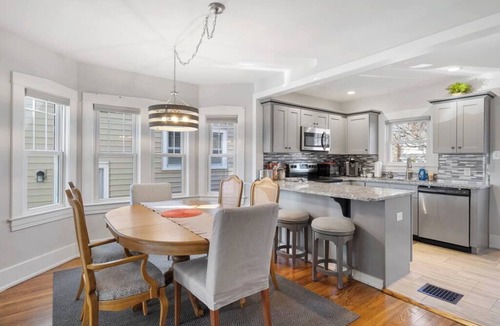 Louisville House | Baby Blue | Gorgeous Upscale Retreat | Ideal Area