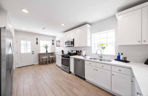 Riverside House | Backyard Oasis in the Woods Streets DWTN CBU RCC