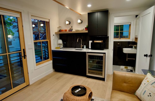 South Park Apartment | Backyard Studio in South Park