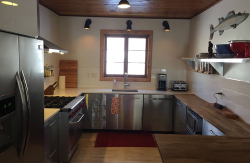 Woodland Cottage | 'Barefoot' Lake House–Play, Rest & Relax