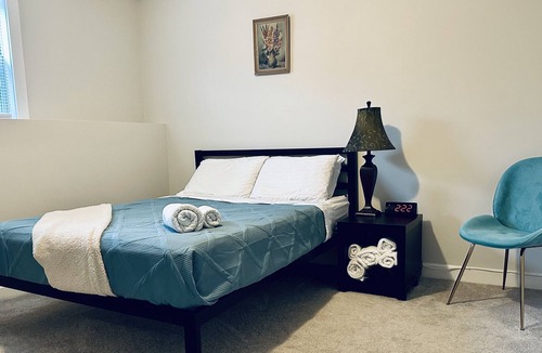 Yorkshire House | Basement in a townhouse, private and clean floor all to yourself!