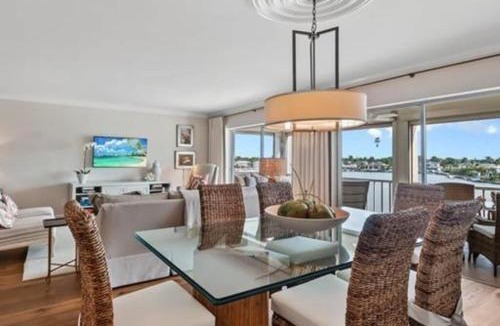 Moorings Apartment | Bayfront Condo with Screened Lanai and Beach Acces