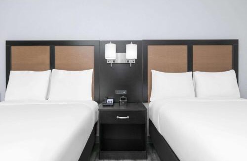 North Loop Hotel | Baymont by Wyndham Austin University Area