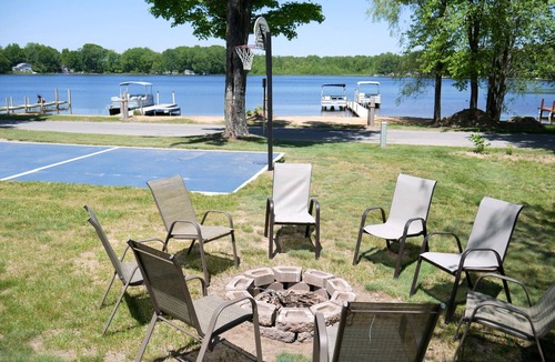 Grand Junction House | Beach Front Lake Resort 10 Minutes To South Haven - Pontoon Available