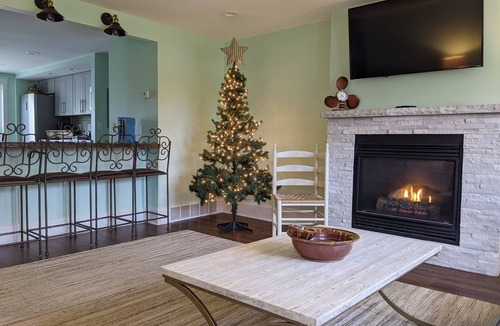 Sturgeon Bay Apartment | Beach Harbor Resort - Deluxe Apartment