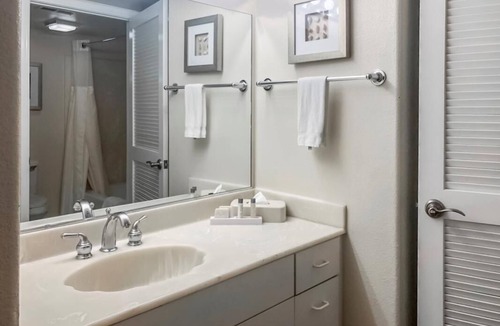 Capistrano Beach Resort | Beach Vacation! 2 Modern Units, Pool, Parking, Steps to the Beach!