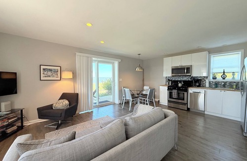Del Haven Apartment | Beachfront 1BR with water view, near Cape May & Wildwood