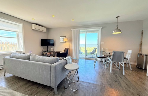 Del Haven Apartment | Beachfront 1BR with water view, near Cape May & Wildwood