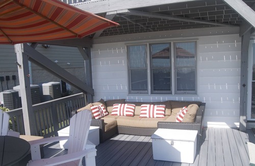 Buckroe Beach Cottage | Beachfront Cottage directly on the Chesapeake Bay!