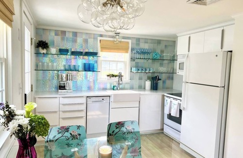 South Dennis House | Beachfront - Sauna - Screened Patio - 2 King Beds - Dogs Encouraged!