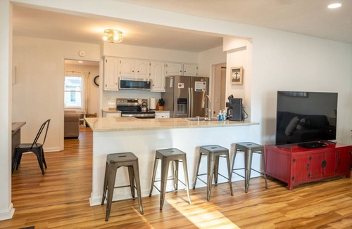 Huron House | Beachside Cottage- 1 min walk to sand and sun