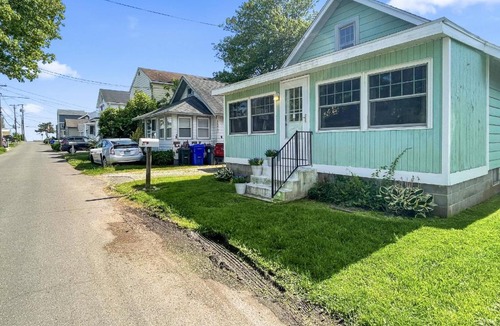 Pine Orchard House | Beachside in Branford