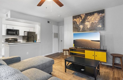University Hills and Windsor Park Apartment | Beautiful 1BD/1BA in University Hills 9byo