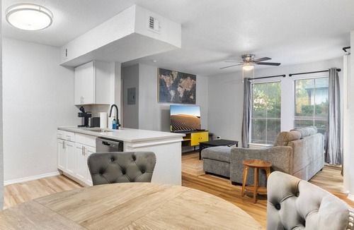 University Hills and Windsor Park Apartment | Beautiful 1BD/1BA in University Hills 9byo