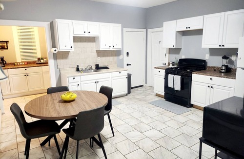Dwight Apartment | Beautiful 3-bedroom apartment near Yale