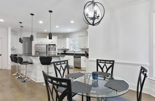 Lithonia House | Beautiful 9 bedroom home 20 mins from Airport and Downtown