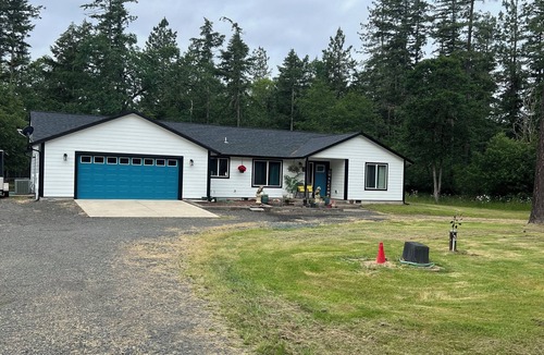 Alvadore House | Beautiful and peaceful house in Veneta Oregon!