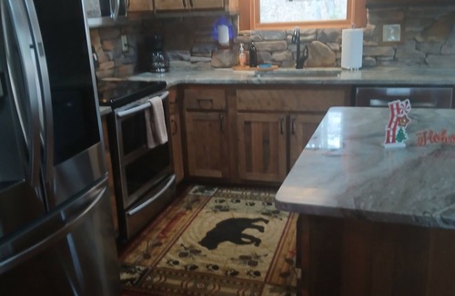 Mineral Bluff Cabin | Beautiful Cabin Perfect For Your Family Gathering in the North GA Mountains