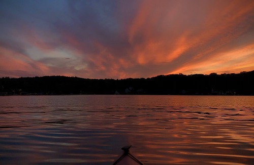 Winchester House | Beautiful Cottage on the Number One Lake in CT