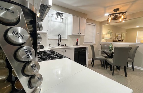 Galewood Apartment | Beautiful & Cozy 2bd/1b Near O’Hare & Metra (MD-W)
