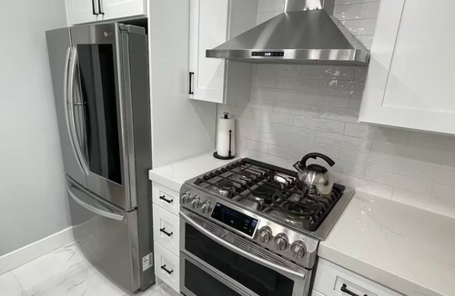West New York Apartment | BEAUTIFUL FULLY RENOVATED 3 BEDROOM APARTMENT