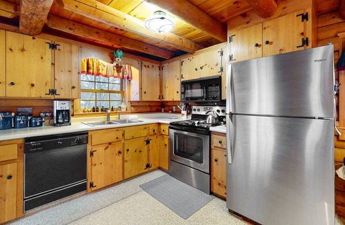 Ludlow House | Beautiful home near lifts with wood-burning fireplace, mountain views & cable