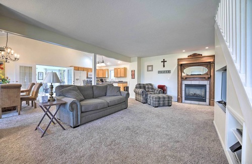Onsted House | Beautiful Irish Hills Farmhouse w/Fire Pit!