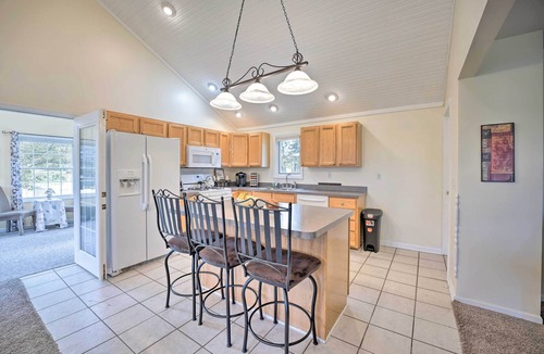 Onsted House | Beautiful Irish Hills Farmhouse w/Fire Pit!