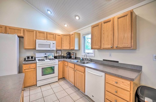 Onsted House | Beautiful Irish Hills Farmhouse w/Fire Pit!