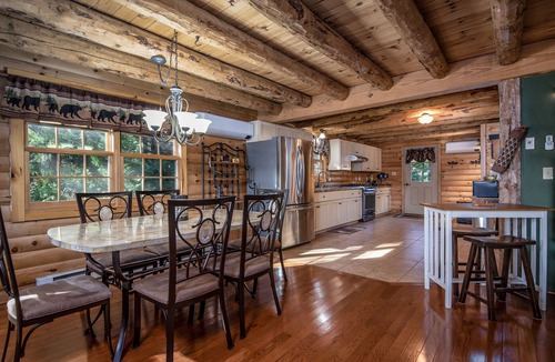 Washington Cabin | Beautiful Log Cabin on Highland Lake