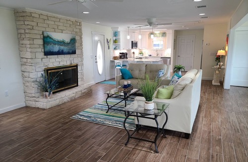 Hudson Bend House | Beautiful Montina Beach on Lake Travis - Walk to the Water!