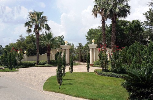 Hudson Bend House | Beautiful Montina Beach on Lake Travis - Walk to the Water!