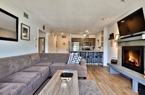 Ludlow Condo | Beautiful Okemo Mountain Lodge Condo at Clocktower Base - Direct Ski Access