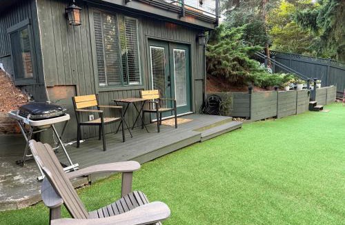 Federal Way Apartment | Beautiful place with a great location, free parking, WiFi & large TV.