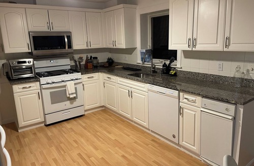 Arlington House | Beautiful Spacious 4BRM House!