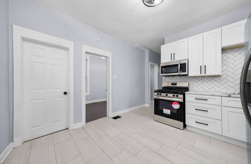 West Englewood House | Beautiful spacious 6-Bedroom Home with 2 Baths – Perfect for Large Families