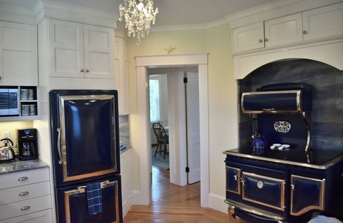 Fifth Ward House | Beautiful, updated 3 bedroom home with parking for 6 cars in downtown Newport