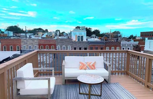 Riverside House | Beautifully decorated Federal Hill home w/rooftop