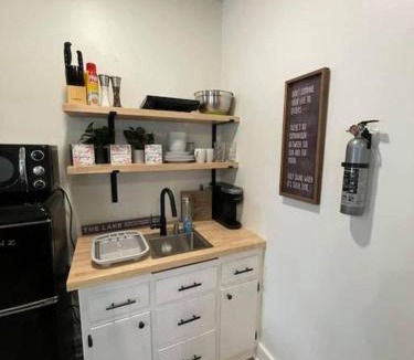 Winchester Apartment | Beautifully Renovated Studio 2 miles from Marina!