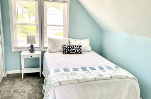Lakewood Cottage | Beautifully renovated cottage - steps to lake and pet-friendly!