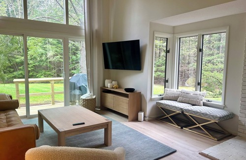 Grantham Condo | Beautifully Updated Eastman Condo