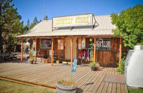Three Rivers Resort | Bend-Sunriver Camping Resort Studio Cabin 6