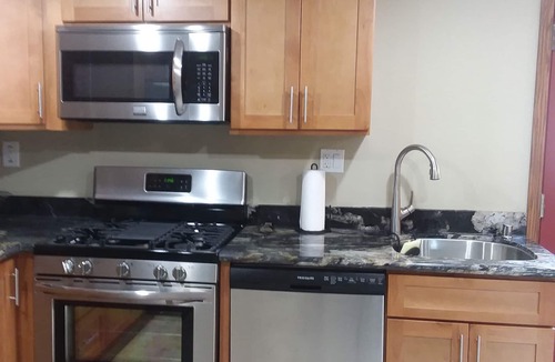 Des Moines House | Best location in Des Moines WA -Full kitchen, Strong Wi-Fi, Close to everything!