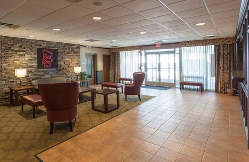 DeKalb House | Best Pick! Pet-friendly Unit, with Free Parking, Seasonal Outdoor Pool!
