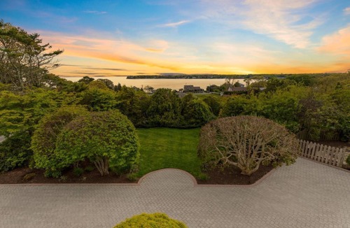Hampton Bays House | Best View + Private Beach + Putting Green