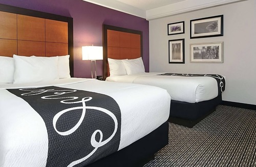 Guasti Hotel | Better Choice For Your Vacation! Comfortable Unit Awaits! Near Golden Oak Park