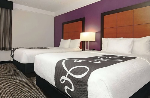 Guasti Hotel | Better Choice For Your Vacation! 3 Pet-friendly Units, Free Parking + Pool!