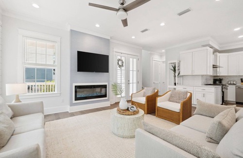 Treetop House | Big Beach House! Pet Friendly, 4 Bikes, Pool, Near Beach – 30A