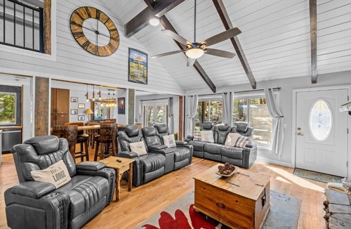 Flagstaff House | Big R Lodge Hot Tub Arcades Large Deck Retreat Near Flagstaff Attractions